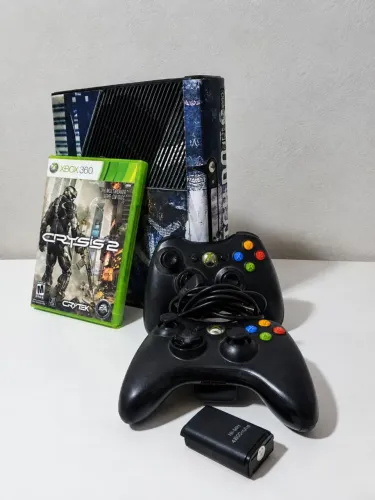Xbox Super Slim \ 2 Controles Originais