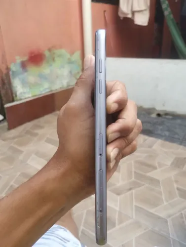 Celular usado , quebrado 