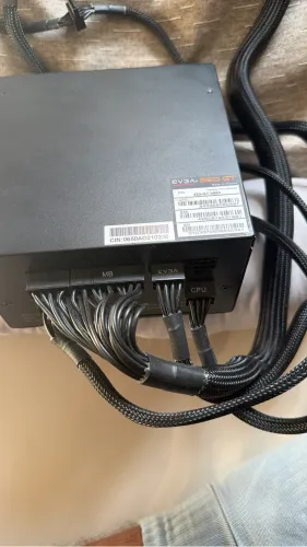 Vendo fonte seme nova importada 650 GT