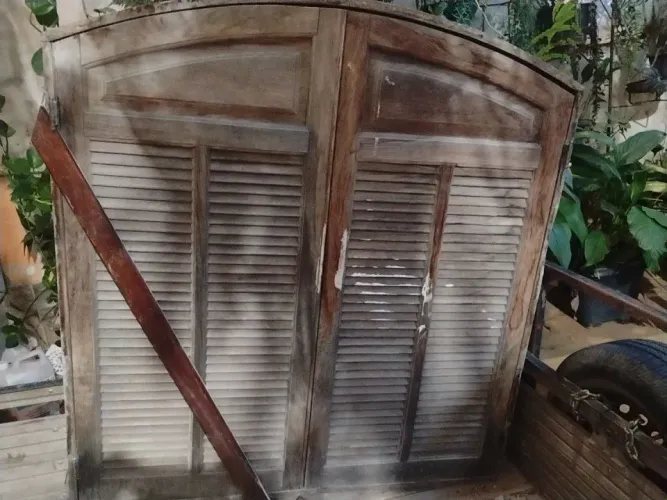3 Janelas Venezianas de Madeira Completas - Ótimo Estado
