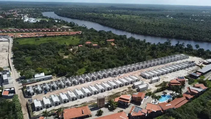 Linda casa em condomínio fechado com 3 suites na beira do rio Preguiças em Barreirinhas!