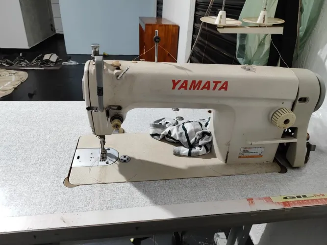Vende-se máquina de costura