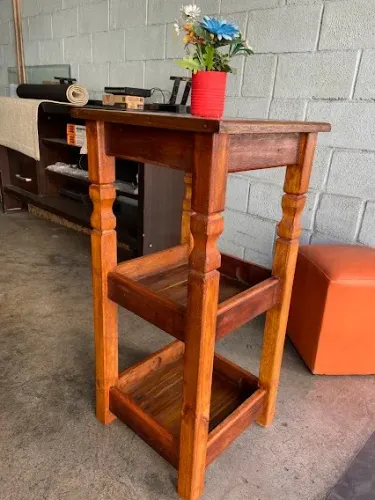 Mesa auxiliar filtro,fruteira em madeira rustico com cerâmica   