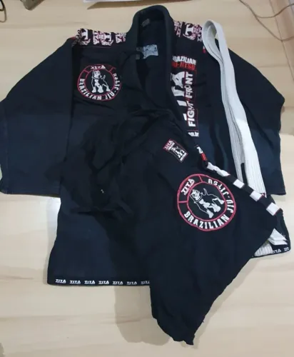 Kimono Titan Tamanho A3 R$100,00