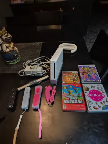 Kit Nintendo Wii Bloqueado + Controles e Jogos Originais (Mario, Wii Party)