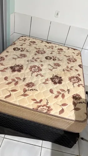 Cama e colchão casal