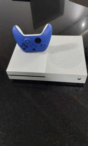 Xbox One S 1TB de memória com controle