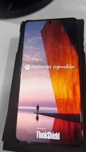 Celular Smartphone Motorola Signature 512 G, novo na caixa e com nota fiscal