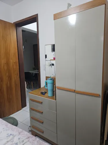 Roupeiro de duas portas e 4 gaveta novo