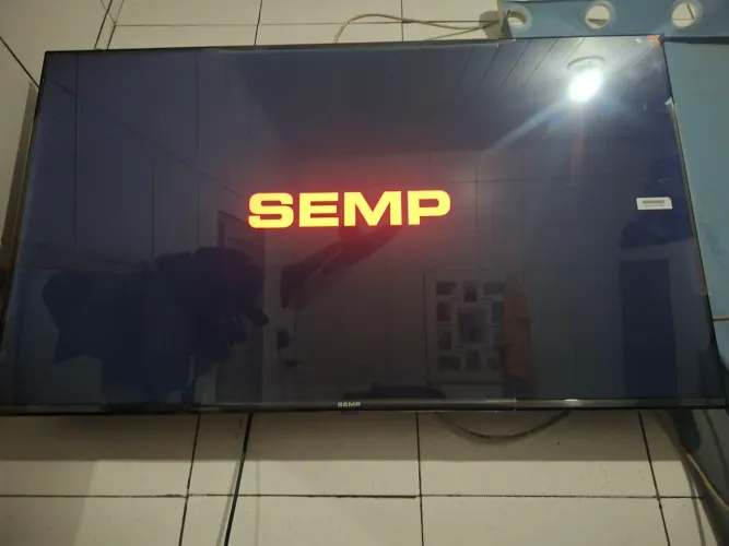 Vendo televisão smart Semp Toshiba nova