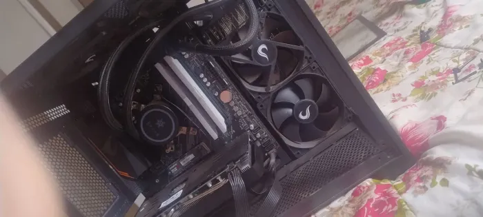 PC Gamer / Trabalho - Ryzen 7 | B550M Aorus | RX 5600 | 16GB RAM 3600MHz