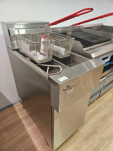 fritadeira industrial a gás zona fria 90.000 Btus - nova
