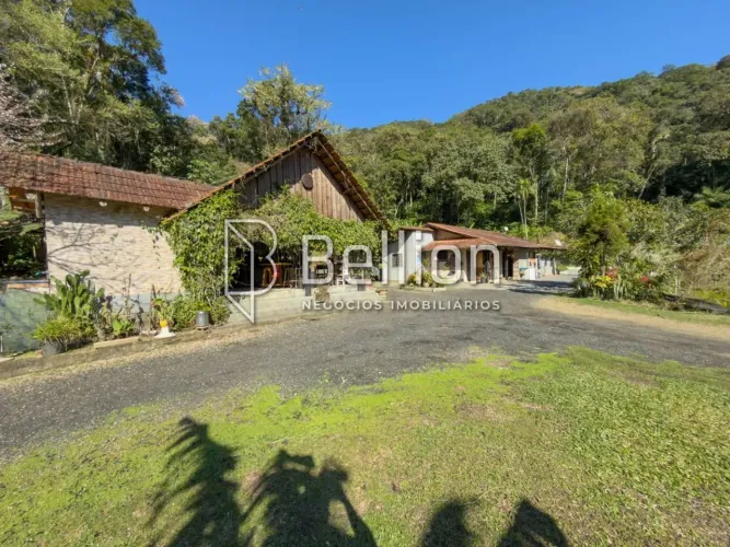 Sítio à Venda em Benedito Novo | 25.000 m² com Lagoas, Riacho e Casa Mista