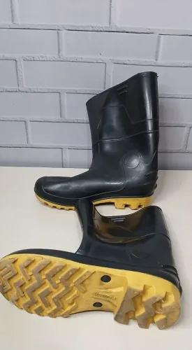 Bota Marca Kadesh Tamanho: 36