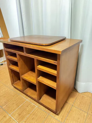 Rack para TV em madeira com nichos