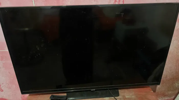 Tv 40 para concerto ou retirada de peças
