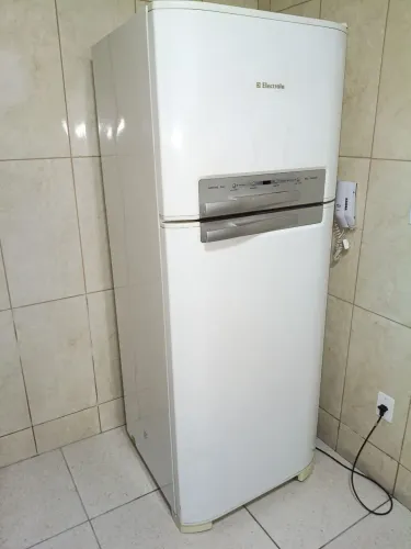Vendo geladeira Electrolux DF46
