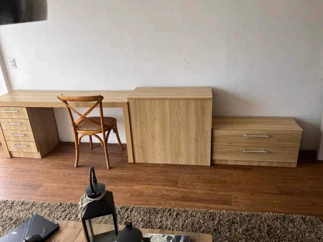 Conjunto mesa com 4 gavetas , Baú, e criado com 2 gavetões