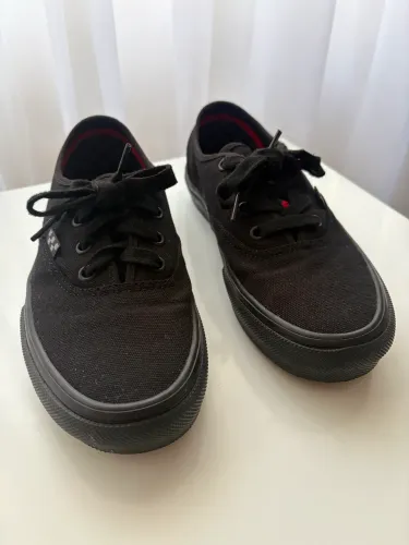 Tênis Skate Authentic Black Black tam. 35