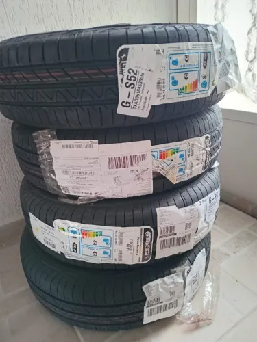 Vendo kit de 4 pneus pneus Continental PowerContact 2 175/70 R13 82T R$1,600 !!