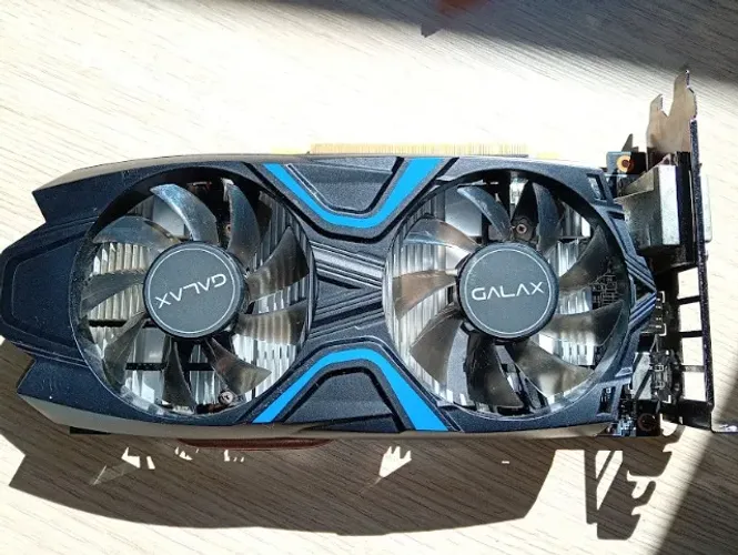 Placa de video Galax GTX 1050 4GB ddr5 usada com defeito