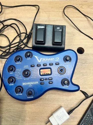 Pedaleira BEHRINGER VAMP2