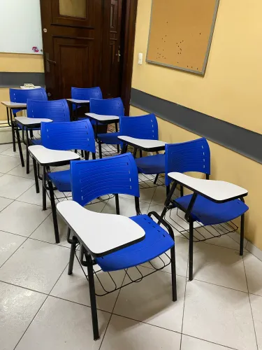Carteira Escolar Universitária Reforçada | Suporta até 120 kg | Excelente Estado