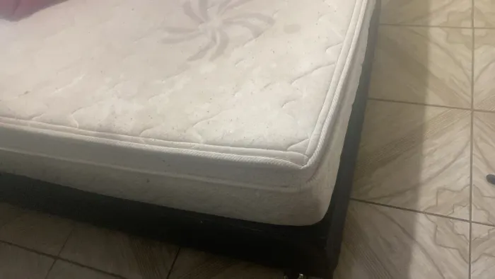 Vendo cama casal colchão e base