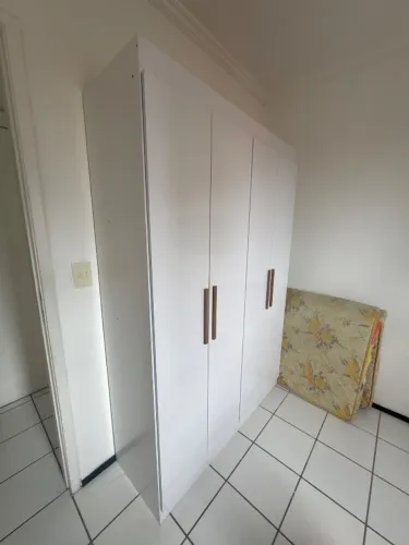 Guarda roupa em ótimo estado 