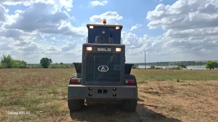 Vende se pá carregadeira SDLG L936L.