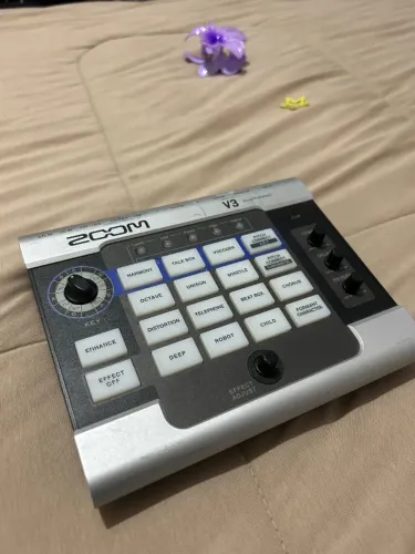Zoom V3 processador vocal 