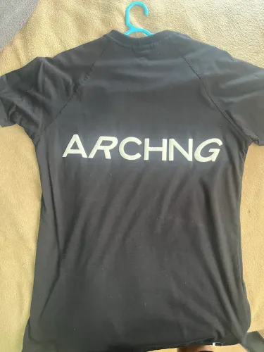 camiseta ARCHNG com etiqueta