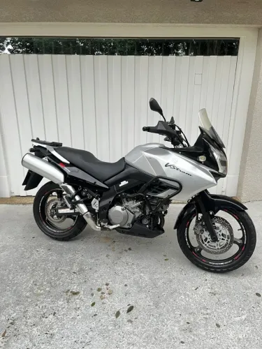 Suzuki V Strom DL 1000 2006 Prata, moto com todas as revisões em dia.