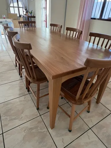 Mesa de jantar com cadeiras - madeira de alta qualidade