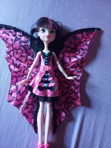 Vendo Monster High Ghoul-to-Bat Transformation Draculaura usada