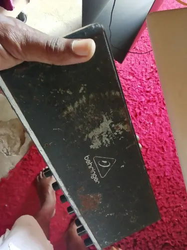 Placa de áudio Behringer 404 HD
