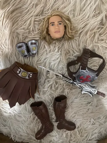 Ken he man apenas cabeça e acessórios Barbie