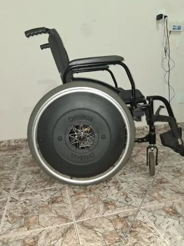 Vendo cadeira de rodas