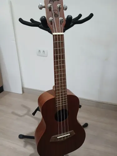 Ukulele Tagima 23k