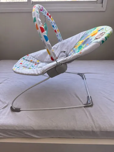 Cadeirinha de Descanso Bright Starts Com Vibração