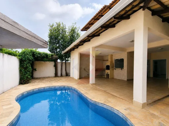 Casa com 3 quartos para alugar, 278 m² - Loteamento Portal do Sol II - Goiânia/GO