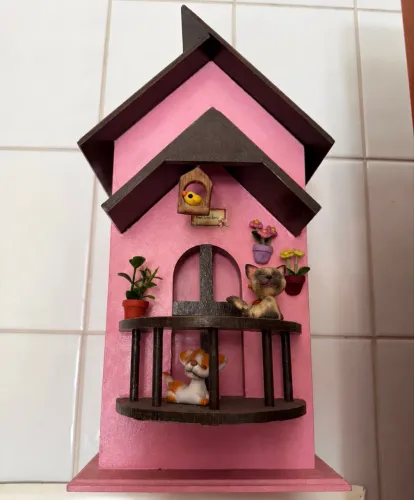 Casa porta sacola em mdf com biscuit rosa 