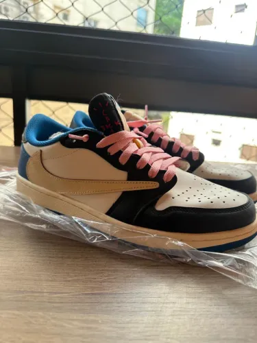 Jordan 1 low Travis Scott