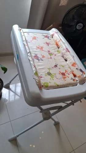 Banheira com suporte e trocador