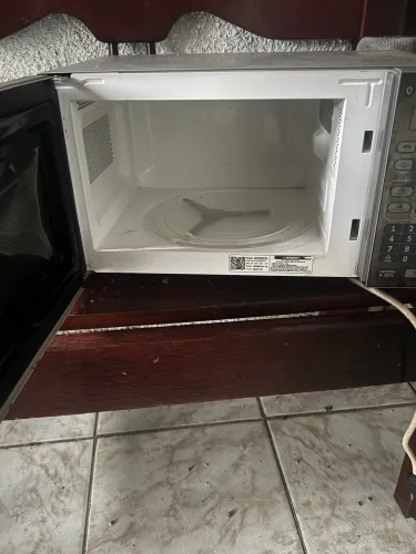 Microondas 110v   $200