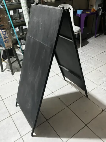 Cavalete de divulgação