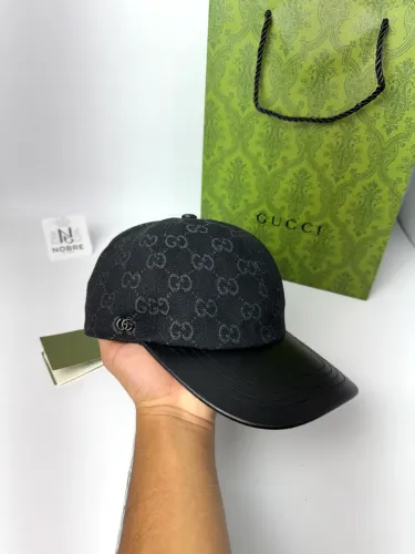 Boné Gucci detalhe em couro 