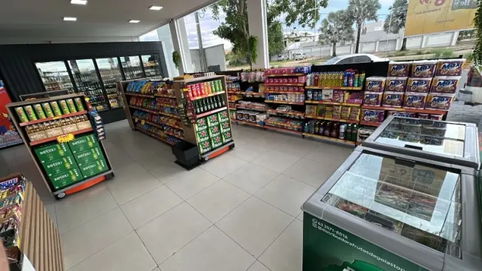 Loja de conveniência em funcionamento 