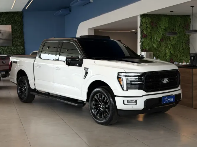 Ford F-150 Lariat Black 4X4 5.0 V8 2024