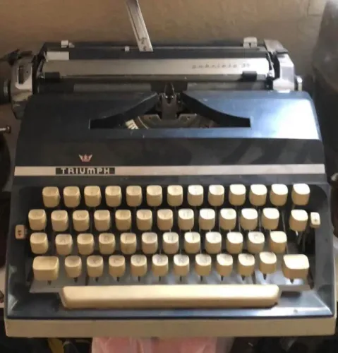 Máquina de Escrever Antiga Triumph
